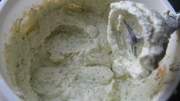 ШАГ 4. яичный паштет с корнишонами