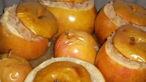 ШАГ 10. печеные яблоки, фаршированные рисом