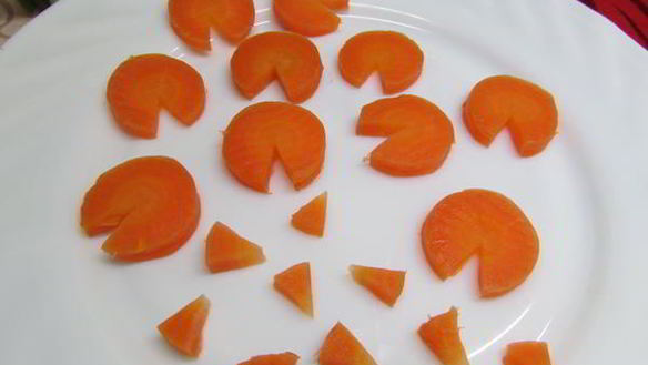 ШАГ 2. пингвины из маслин, фаршированные мягким сыром