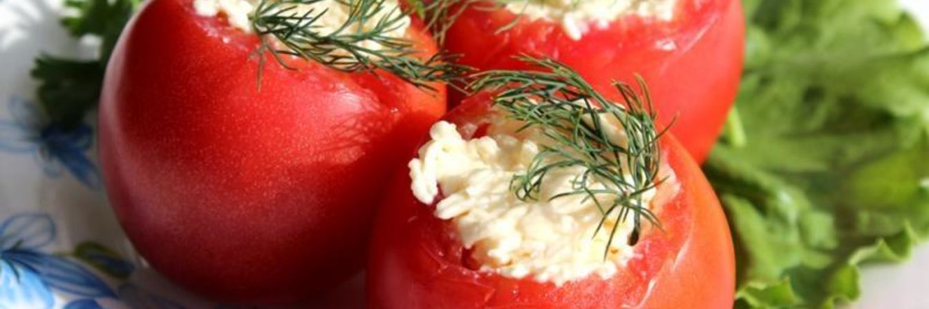 Помидоры фаршированные чесноком сыром