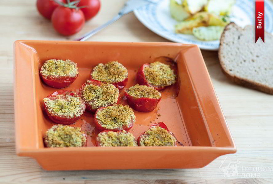 Помидоры, фаршированные хлебными крошками, зеленью и чесноком