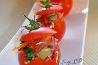 Помидоры, фаршированные овощами