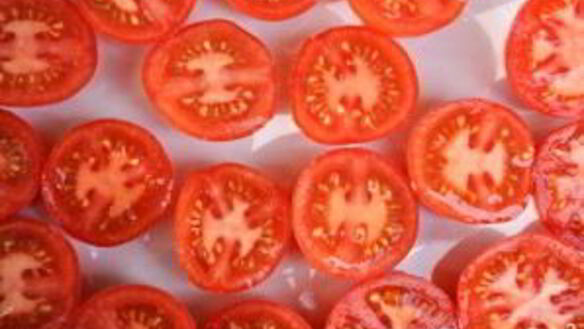 ШАГ 2. помидоры с чесноком и сыром