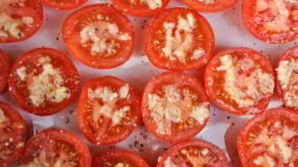 ШАГ 3. помидоры с чесноком и сыром