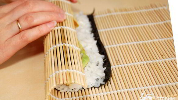 ШАГ 9. роллы с семгой и авокадо