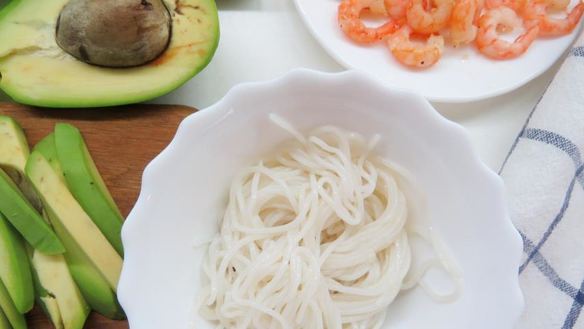 ШАГ 8. спринг-роллы с креветками