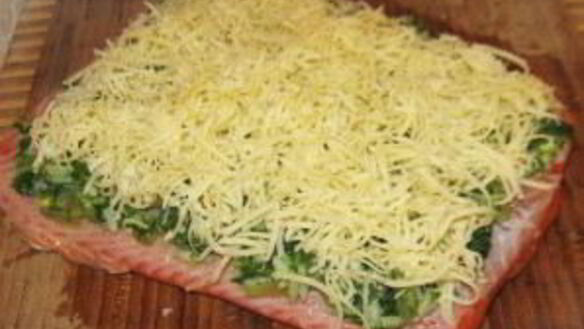 ШАГ 5. фаршированный рулет из семги с рисом и шпинатом