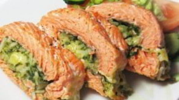 ШАГ 7. фаршированный рулет из семги с рисом и шпинатом