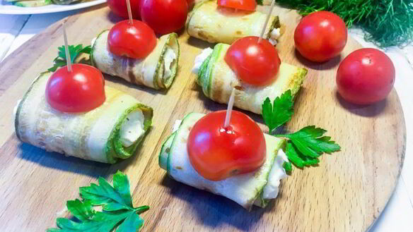 ШАГ 4. кабачковые рулетики с творожным сыром