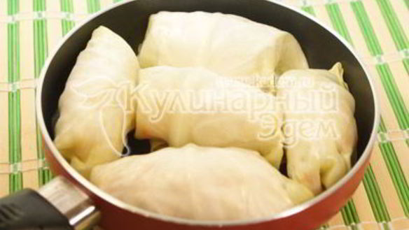 ШАГ 4. капустные рулетики в омлете