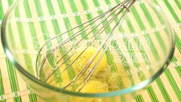 ШАГ 5. капустные рулетики в омлете