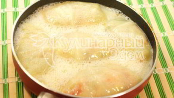 ШАГ 6. капустные рулетики в омлете