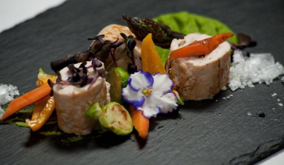 Рецепт куриный рулет с грибами на пюре из зеленого горошка