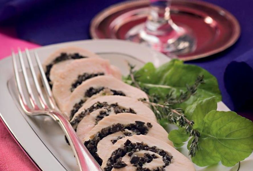 Куриный рулет с солеными грибами