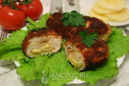 Куриные рулетики с ананасами и сыром