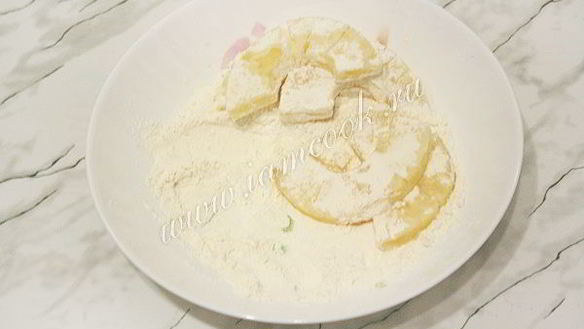 ШАГ 8. куриные рулетики с ананасами и сыром