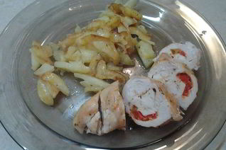 Куриные рулетики с начинкой из перца и сыра