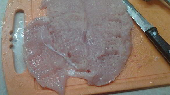 ШАГ 2. куриные рулетики с начинкой из перца и сыра