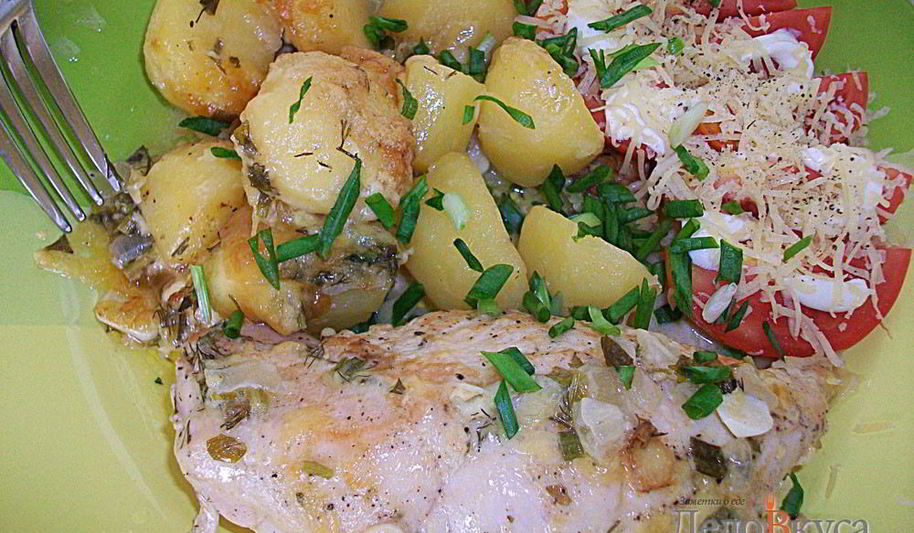 Рецепт куриные рулетики с сырной начинкой запеченные с картошкой под сливочным соусом
