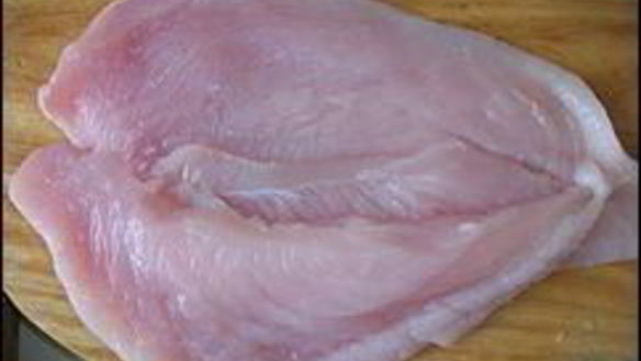 ШАГ 2. куриные рулетики с сырной начинкой запеченные с картошкой под сливочным соусом