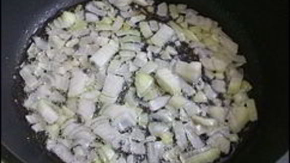 ШАГ 20. куриные рулетики с сырной начинкой запеченные с картошкой под сливочным соусом