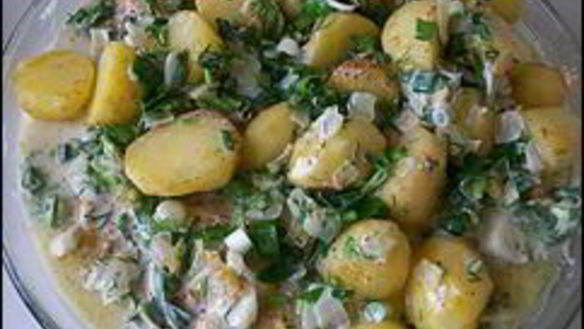 ШАГ 26. куриные рулетики с сырной начинкой запеченные с картошкой под сливочным соусом