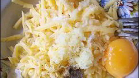 ШАГ 7. куриные рулетики с сырной начинкой запеченные с картошкой под сливочным соусом