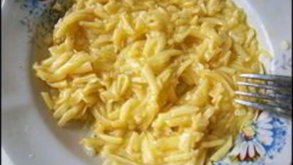 ШАГ 8. куриные рулетики с сырной начинкой запеченные с картошкой под сливочным соусом