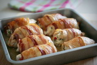 Куриные рулетики в беконе