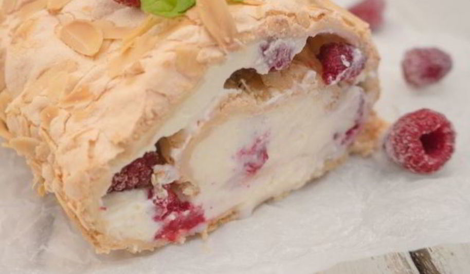 Рецепт меренговый рулет с малиной