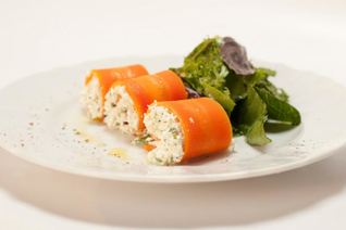 Морковные рулетики с творожным сыром