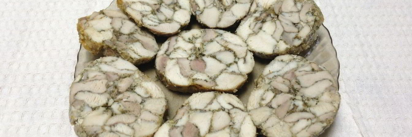 Мраморный рулет из курицы