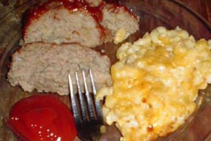 Мясной рулет и макароны с сыром