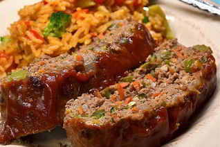 Мясной рулет из фарша с овощами