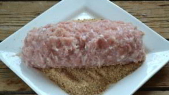 ШАГ 3. мясной рулет из фарша с яйцом