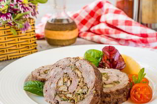 Мясной рулет с белыми грибами
