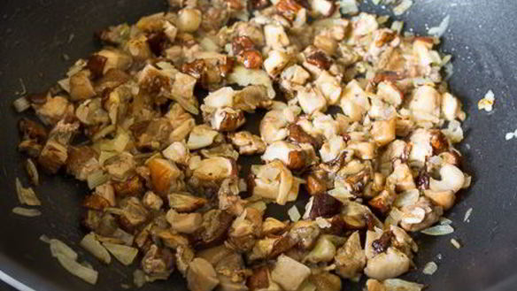 ШАГ 3. мясной рулет с белыми грибами