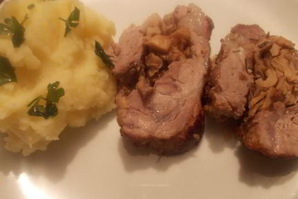 Мясной рулет с грибной начинкой