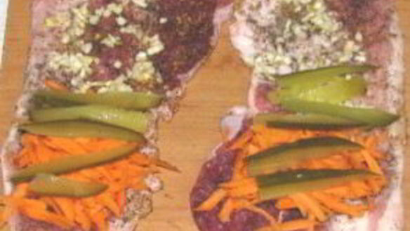 ШАГ 2. мясной рулет с овощами