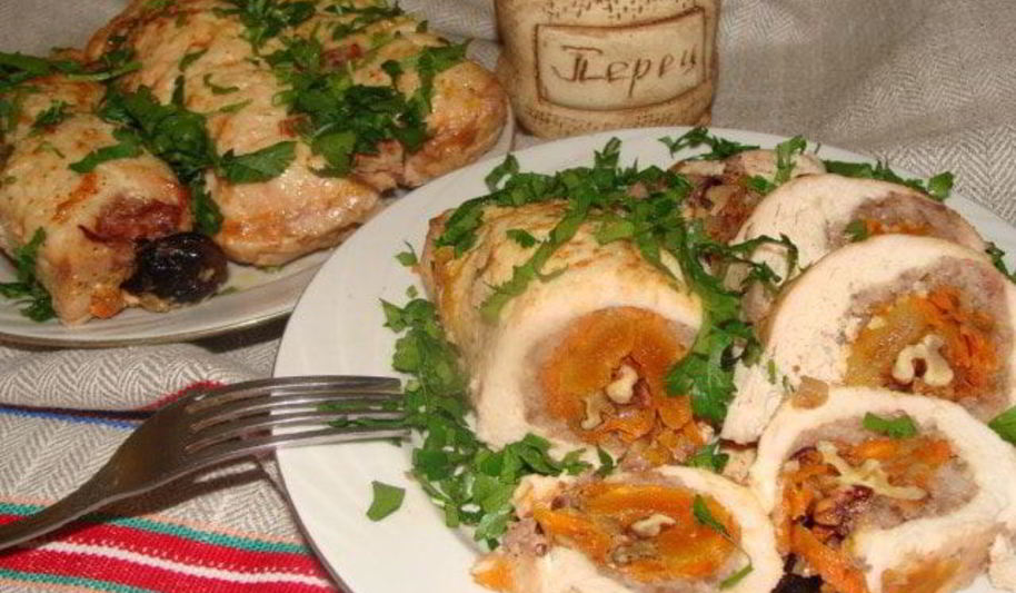 Рецепт мясной рулет с сухофруктами