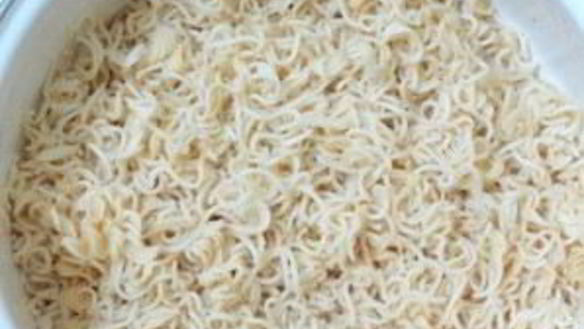 ШАГ 3. мясной рулет с вермишелью на пару