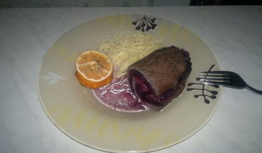 Рецепт новогодний мясной рулет в немецком стиле, гнезда из пасты и башенка из тыквы