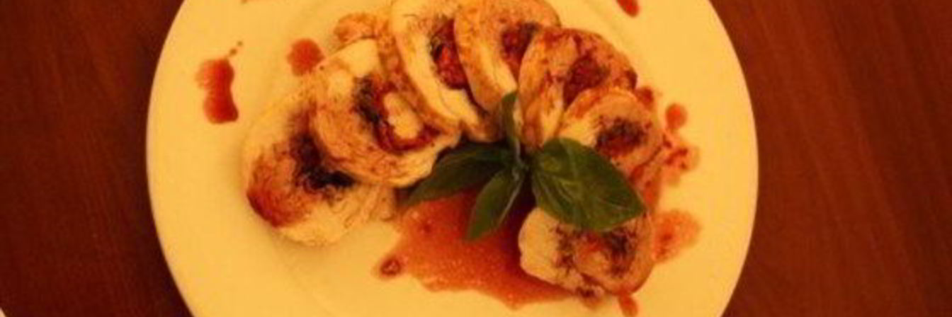 Новогодний рулет из индейки с вялеными томатами