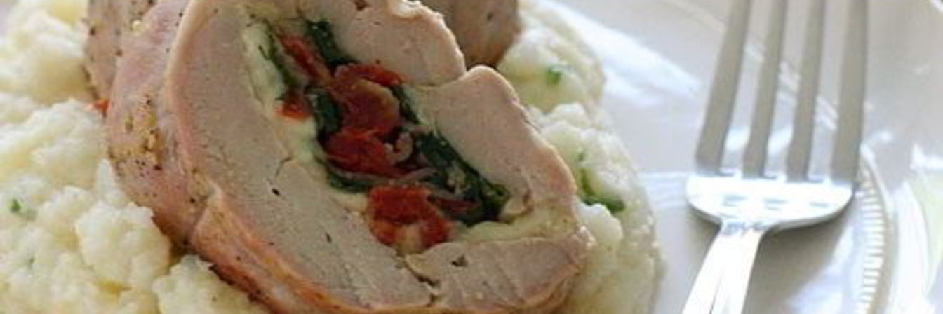 Праздничный рулет из свинины с начинкой