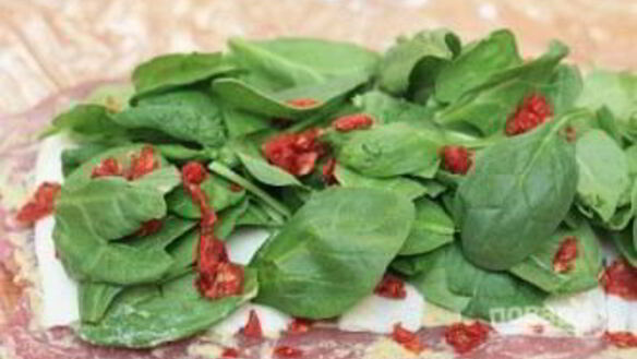 ШАГ 3. праздничный рулет из свинины с начинкой