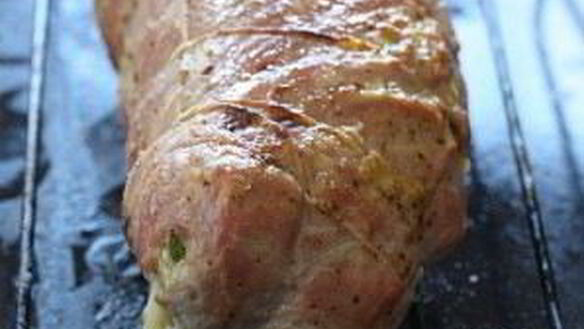 ШАГ 5. праздничный рулет из свинины с начинкой