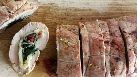 ШАГ 6. праздничный рулет из свинины с начинкой