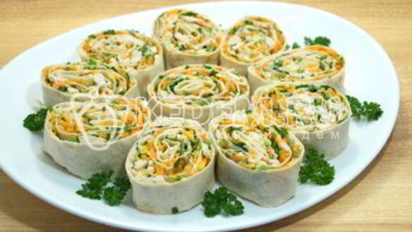 ШАГ 7. рулет из лаваша с курицей