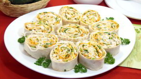 ШАГ 8. рулет из лаваша с курицей