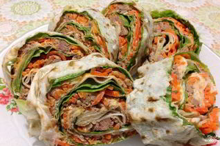 Рулет из лаваша с морковкой по-корейски